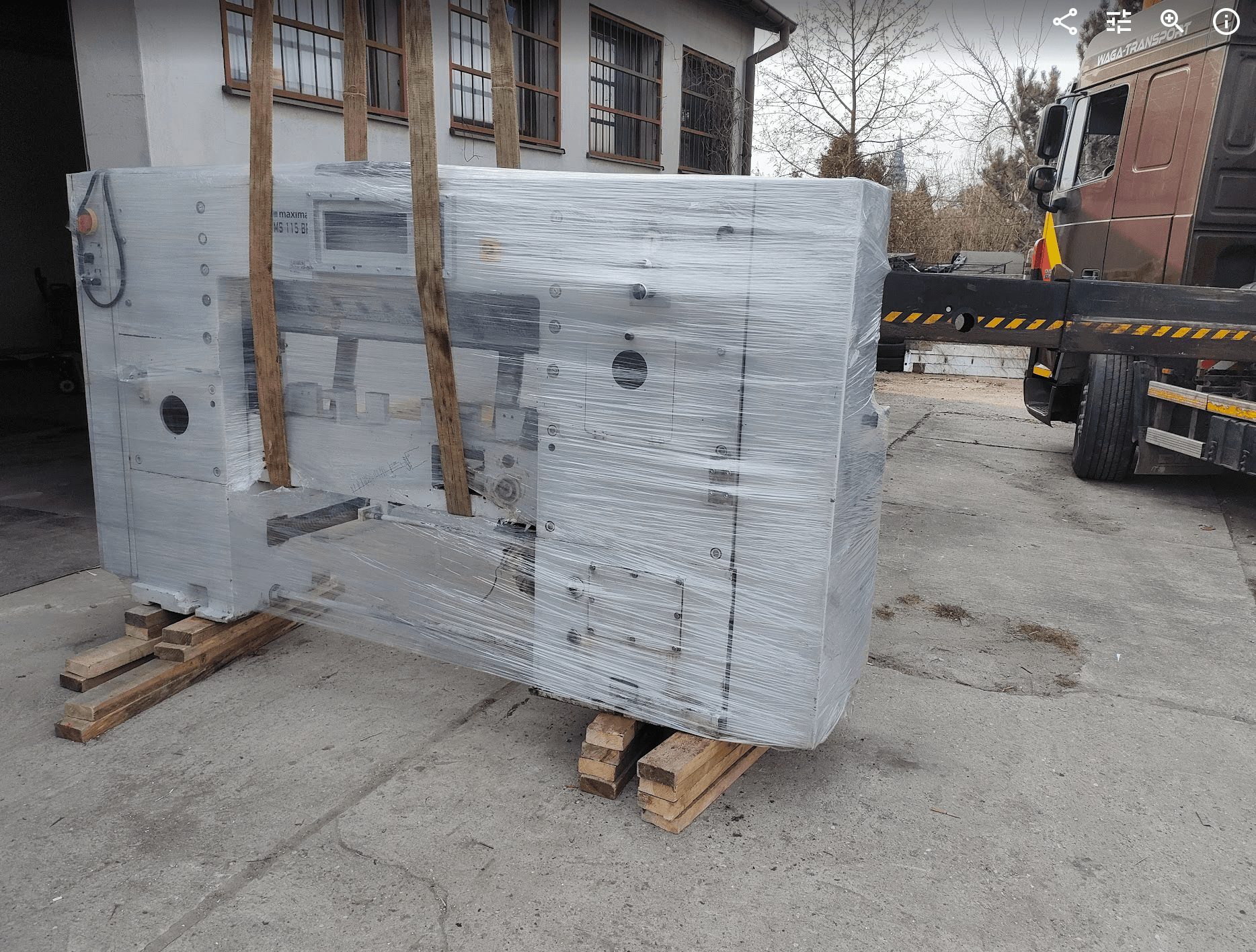 Transport maszyny przemysłowej samochodem HDS